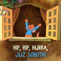Kangurek Roo w oknie z rozłożonymi rękami, obok motyl; napis: Hip, hip, hurra, już sobota!